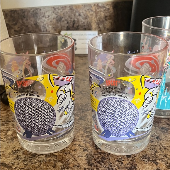 1996 Vintage McDonalds collectible 25th Anniversary Glasses - Picture 3 of 6